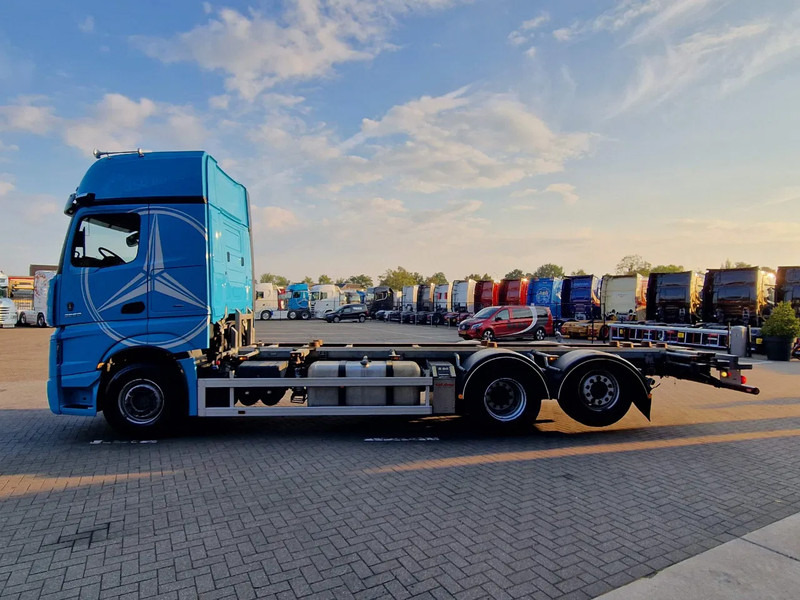 Mercedes-Benz Actros 2553 6x2 - BDF - Retarder - 4.90 WB - Loadlift - Full air - Container-transport/ Vekselflak lastebil: bilde 4 Mercedes-Benz Actros 2553 6x2 - BDF - Retarder - 4.90 WB - Loadlift - Full air - Container-transport/ Vekselflak lastebil: bilde 4