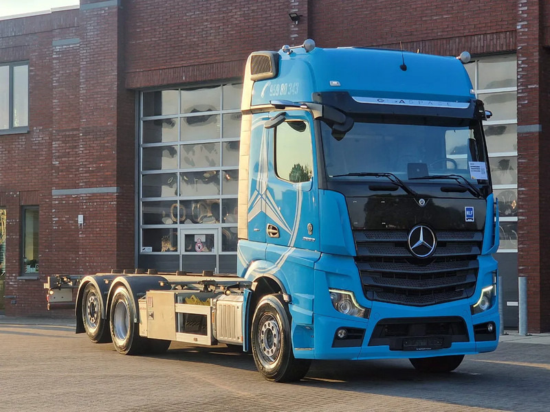 Mercedes-Benz Actros 2553 6x2 - BDF - Retarder - 4.90 WB - Loadlift - Full air - Container-transport/ Vekselflak lastebil: bilde 1 Mercedes-Benz Actros 2553 6x2 - BDF - Retarder - 4.90 WB - Loadlift - Full air - Container-transport/ Vekselflak lastebil: bilde 1