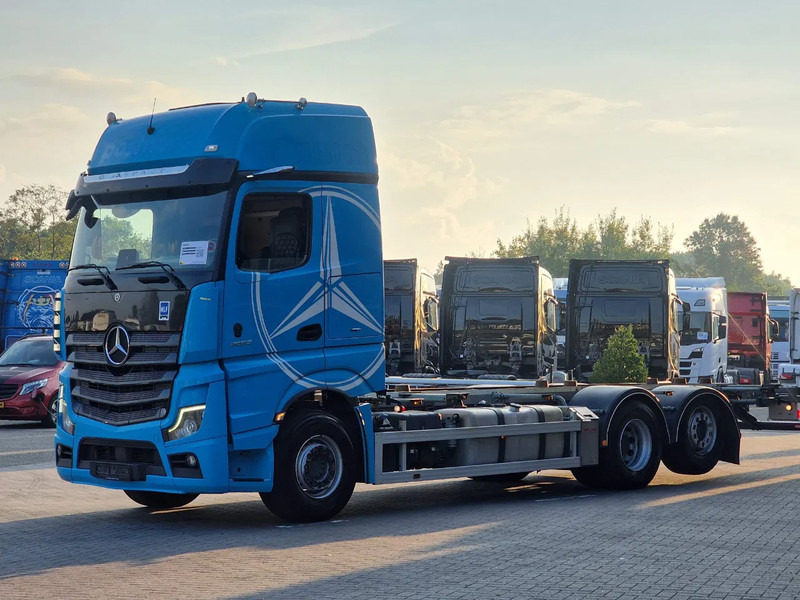 Mercedes-Benz Actros 2553 6x2 - BDF - Retarder - 4.90 WB - Loadlift - Full air - Container-transport/ Vekselflak lastebil: bilde 3 Mercedes-Benz Actros 2553 6x2 - BDF - Retarder - 4.90 WB - Loadlift - Full air - Container-transport/ Vekselflak lastebil: bilde 3