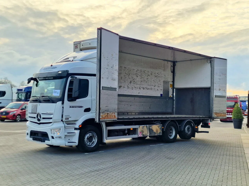 Mercedes-Benz Actros 2646 6x2 - Isolated box with sidedoors - Zepro Loadlift - Full air - Lastebil med kjøl: bilde 4 Mercedes-Benz Actros 2646 6x2 - Isolated box with sidedoors - Zepro Loadlift - Full air - Lastebil med kjøl: bilde 4