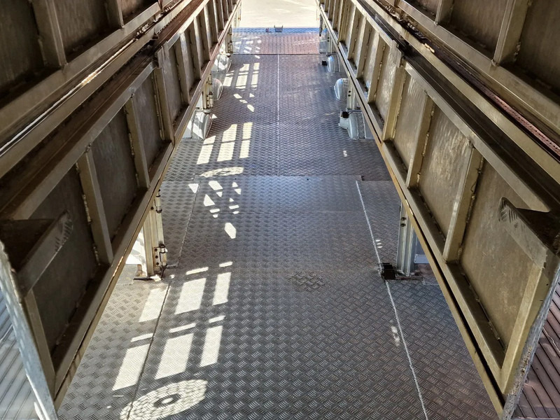 Dyretransport semitrailer Pezzaioli 5 deck livestock trailer - Water & Ventilation - Loadlift - Folding floors - BPW Axle - 155M3: bilde 16 Dyretransport semitrailer Pezzaioli 5 deck livestock trailer - Water & Ventilation - Loadlift - Folding floors - BPW Axle - 155M3: bilde 16