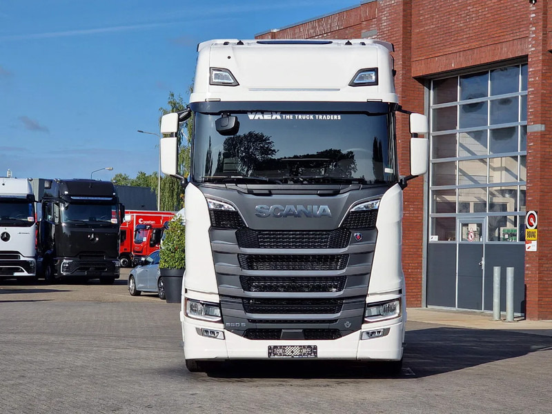 Scania 590S V8 NGS Highline 4x2 - New - Facelift - Full spec - Retarder - Leather - Full air - Trekkvogn: bilde 2 Scania 590S V8 NGS Highline 4x2 - New - Facelift - Full spec - Retarder - Leather - Full air - Trekkvogn: bilde 2