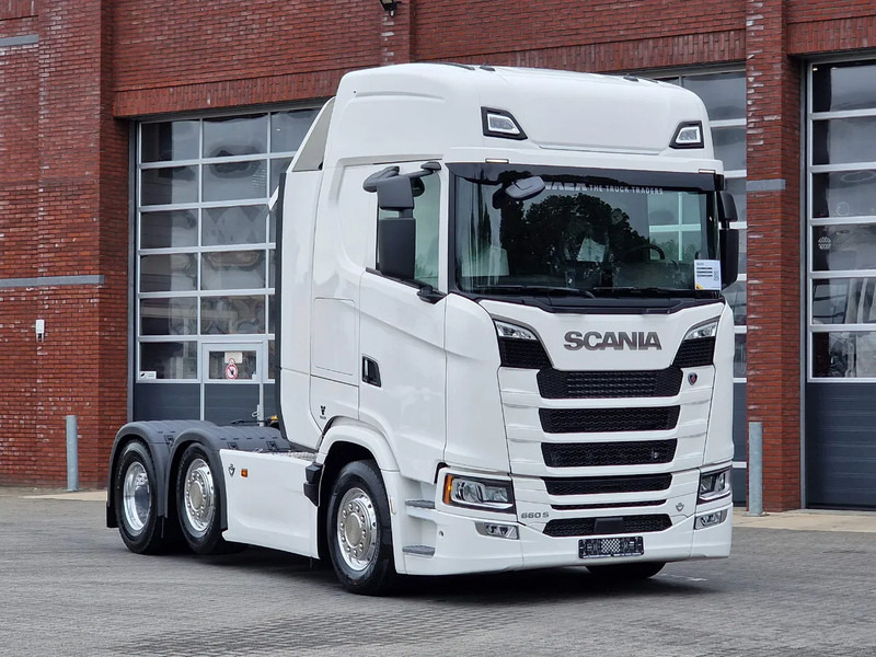 Scania 660S V8 NGS Highline 6x2/4 - New - Full spec - Retarder - Night clima - Leather - Led - Alcoa - Trekkvogn: bilde 1 Scania 660S V8 NGS Highline 6x2/4 - New - Full spec - Retarder - Night clima - Leather - Led - Alcoa - Trekkvogn: bilde 1