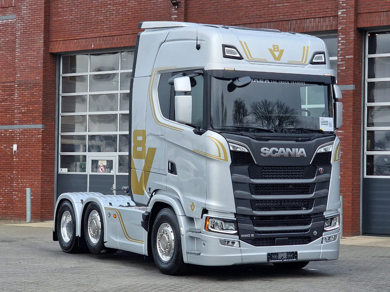 Scania 660S V8 NGS Highline 6x2/4 - New - Full spec - Retarder - Night clima - Led - Leather - Navi - Trekkvogn: bilde 1 Scania 660S V8 NGS Highline 6x2/4 - New - Full spec - Retarder - Night clima - Led - Leather - Navi - Trekkvogn: bilde 1