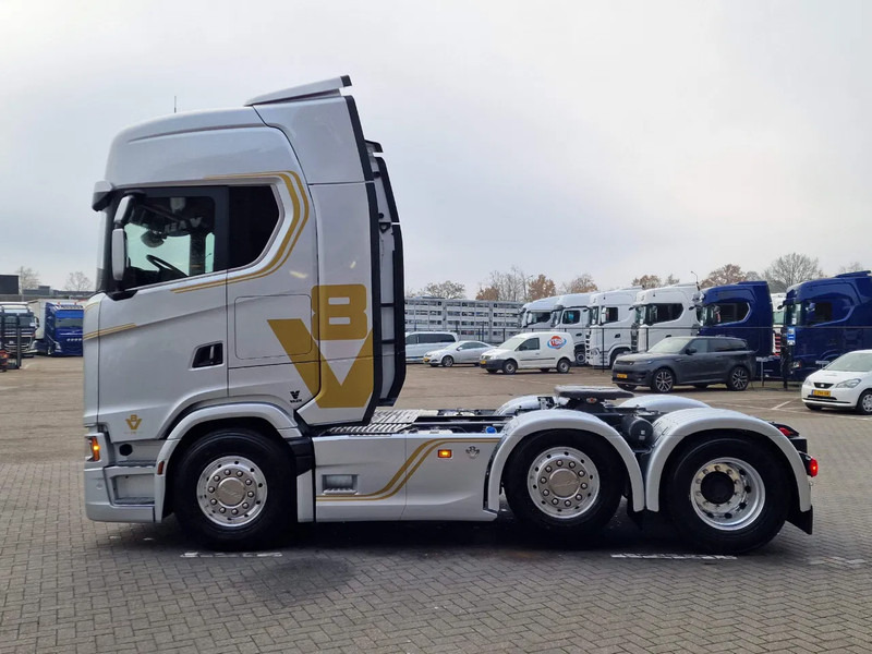Scania 660S V8 NGS Highline 6x2/4 - New - Full spec - Retarder - Night clima - Led - Leather - Navi - Trekkvogn: bilde 4 Scania 660S V8 NGS Highline 6x2/4 - New - Full spec - Retarder - Night clima - Led - Leather - Navi - Trekkvogn: bilde 4