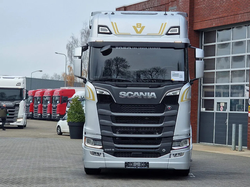 Scania 660S V8 NGS Highline 6x2/4 - New - Full spec - Retarder - Night clima - Led - Leather - Navi - Trekkvogn: bilde 2 Scania 660S V8 NGS Highline 6x2/4 - New - Full spec - Retarder - Night clima - Led - Leather - Navi - Trekkvogn: bilde 2