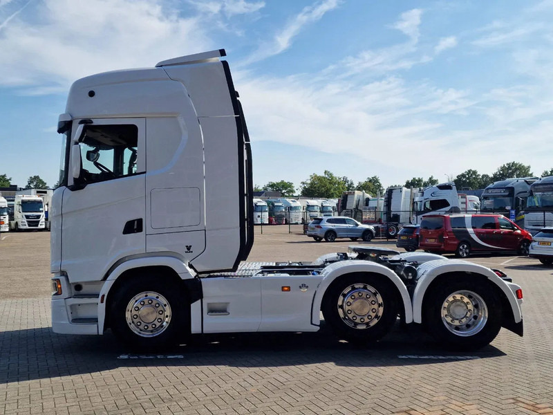 Scania 660S V8 NGS Highline 6x2/4 - New - Old dashboard - Full spec - Retarder - Night clima - Led - Leather - Navi - Trekkvogn: bilde 4 Scania 660S V8 NGS Highline 6x2/4 - New - Old dashboard - Full spec - Retarder - Night clima - Led - Leather - Navi - Trekkvogn: bilde 4