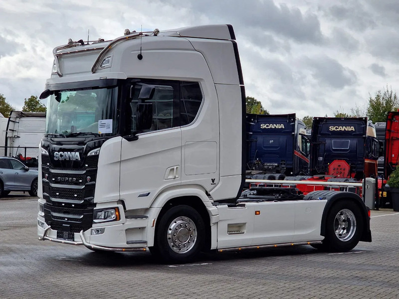 Scania R560 Highline 4x2 - Like new - Full spec - Facelift - Retarder - Night clima - Full air - Alloy wheels - Trekkvogn: bilde 3 Scania R560 Highline 4x2 - Like new - Full spec - Facelift - Retarder - Night clima - Full air - Alloy wheels - Trekkvogn: bilde 3