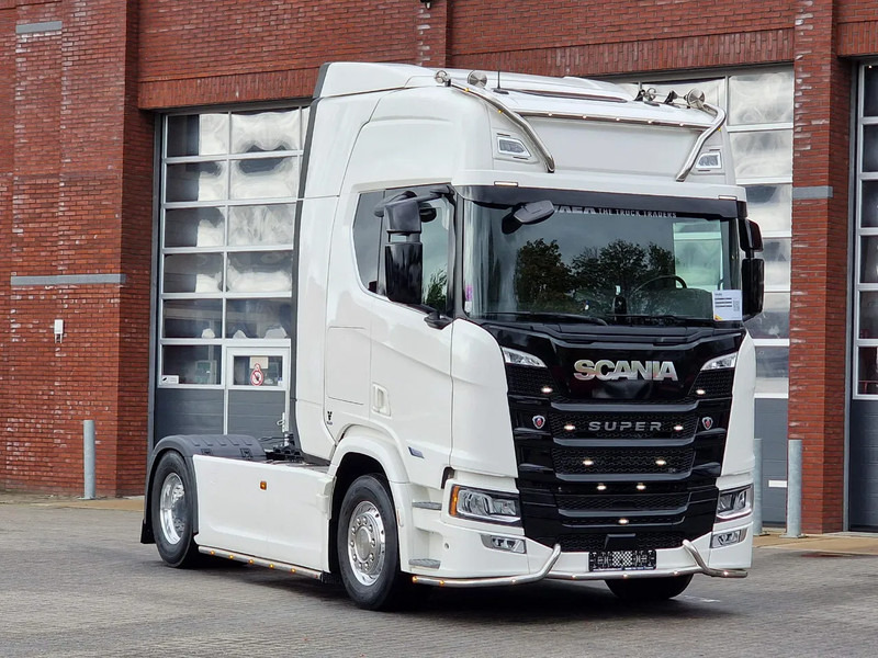 Scania R560 Highline 4x2 - Like new - Full spec - Facelift - Retarder - Night clima - Full air - Alloy wheels - Trekkvogn: bilde 1 Scania R560 Highline 4x2 - Like new - Full spec - Facelift - Retarder - Night clima - Full air - Alloy wheels - Trekkvogn: bilde 1