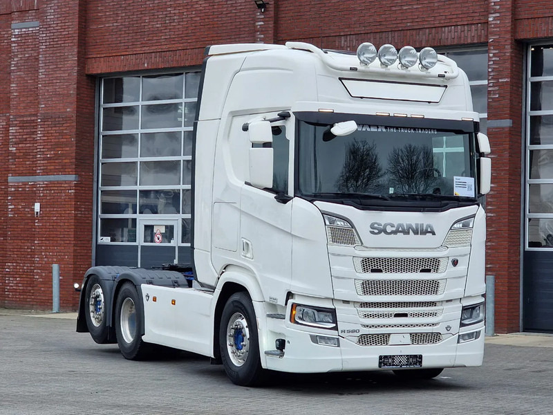 Scania R580 V8 NGS Highline 6x2 - Retarder - Full air - Leather - Led - Nav - Alloy wheels - Trekkvogn: bilde 1 Scania R580 V8 NGS Highline 6x2 - Retarder - Full air - Leather - Led - Nav - Alloy wheels - Trekkvogn: bilde 1
