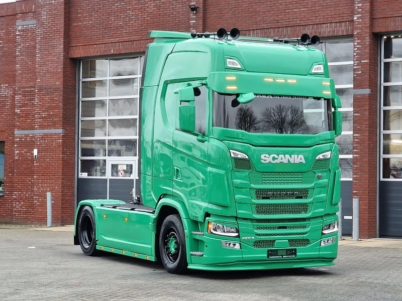 Scania S460 Highline 4x2 - NEW - Full spec - Custom exterior - Full air - Retarder - Show truck - Trekkvogn: bilde 2 Scania S460 Highline 4x2 - NEW - Full spec - Custom exterior - Full air - Retarder - Show truck - Trekkvogn: bilde 2