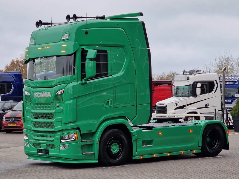 Scania S460 Highline 4x2 - NEW - Full spec - Custom exterior - Full air - Retarder - Show truck - Trekkvogn: bilde 4 Scania S460 Highline 4x2 - NEW - Full spec - Custom exterior - Full air - Retarder - Show truck - Trekkvogn: bilde 4