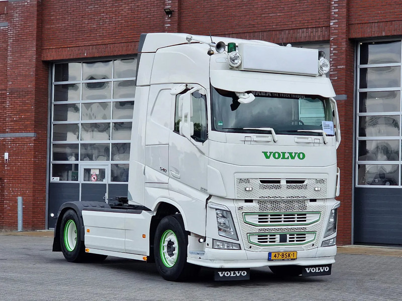 Volvo FH 13.540 Globetrotter 4x2 - Custom exterior - I parkcool - Navi - APK/TUV: 27-02-2026 - Trekkvogn: bilde 1 Volvo FH 13.540 Globetrotter 4x2 - Custom exterior - I parkcool - Navi - APK/TUV: 27-02-2026 - Trekkvogn: bilde 1