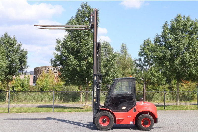 Hangcha CPCD30 - XW43C-RT4 | 4X4 | TRIPLEX | SIDESHIFT | SPREADERS - Terrenggående gaffeltruck: bilde 1 Hangcha CPCD30 - XW43C-RT4 | 4X4 | TRIPLEX | SIDESHIFT | SPREADERS - Terrenggående gaffeltruck: bilde 1