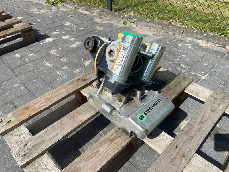 Sanderson STEELWRIST TMX S30 -180HA | TILT QUICKCOUPLER | TILTING COUPLER | NEW - Tiltrotator for Bygg og anlegg: bilde 1 Sanderson STEELWRIST TMX S30 -180HA | TILT QUICKCOUPLER | TILTING COUPLER | NEW - Tiltrotator for Bygg og anlegg: bilde 1