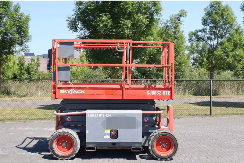 Skyjack SJ 6832 RTE | 12 METER | 454 KG - Sakselift: bilde 1 Skyjack SJ 6832 RTE | 12 METER | 454 KG - Sakselift: bilde 1