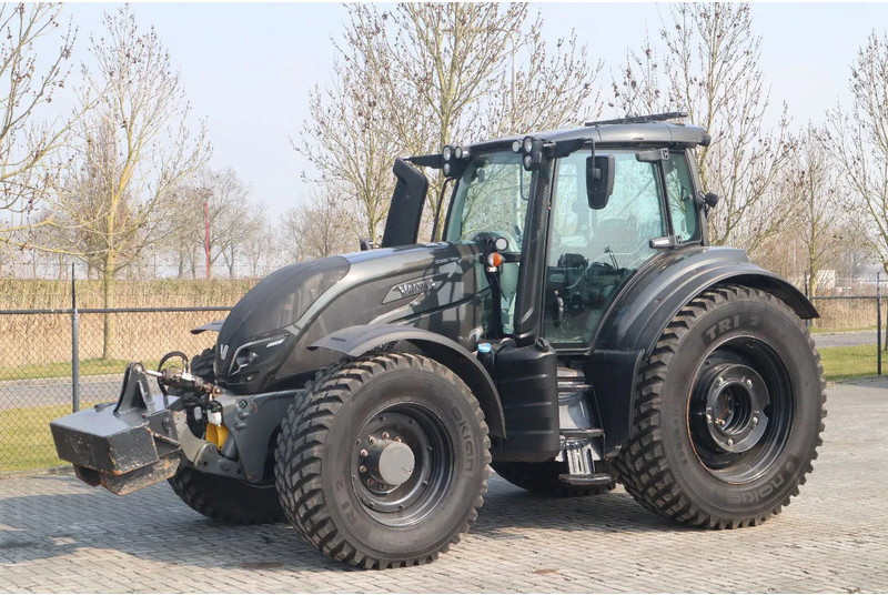 Valtra T234 D UNLIMITED | FRONT PTO | 53 KM/H | FULL OPTION - Traktor: bilde 1 Valtra T234 D UNLIMITED | FRONT PTO | 53 KM/H | FULL OPTION - Traktor: bilde 1