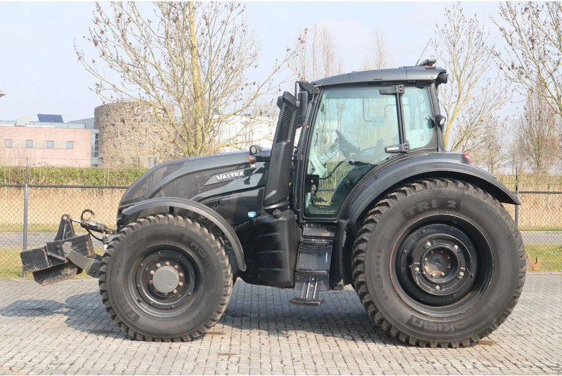 Valtra T234 D UNLIMITED | FRONT PTO | 53 KM/H | FULL OPTION - Traktor: bilde 2 Valtra T234 D UNLIMITED | FRONT PTO | 53 KM/H | FULL OPTION - Traktor: bilde 2