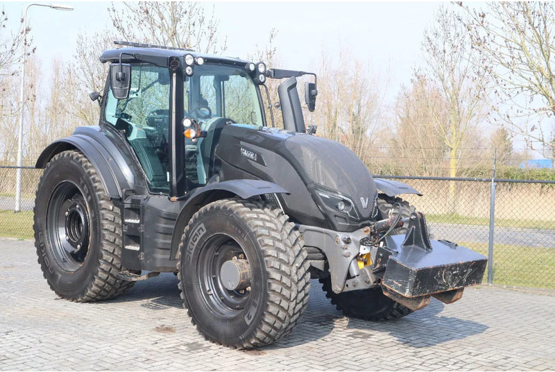 Valtra T234 D UNLIMITED | FRONT PTO | 53 KM/H | FULL OPTION - Traktor: bilde 5 Valtra T234 D UNLIMITED | FRONT PTO | 53 KM/H | FULL OPTION - Traktor: bilde 5
