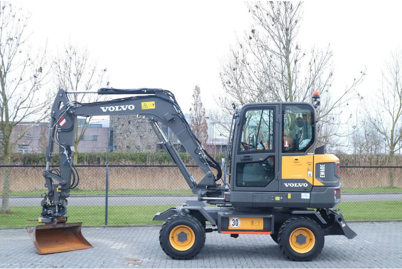 Volvo EW60E | DEMO | 30 KM/H | ROTOTILT + GRIPPER | BUCKET - Hjulgraver: bilde 1 Volvo EW60E | DEMO | 30 KM/H | ROTOTILT + GRIPPER | BUCKET - Hjulgraver: bilde 1