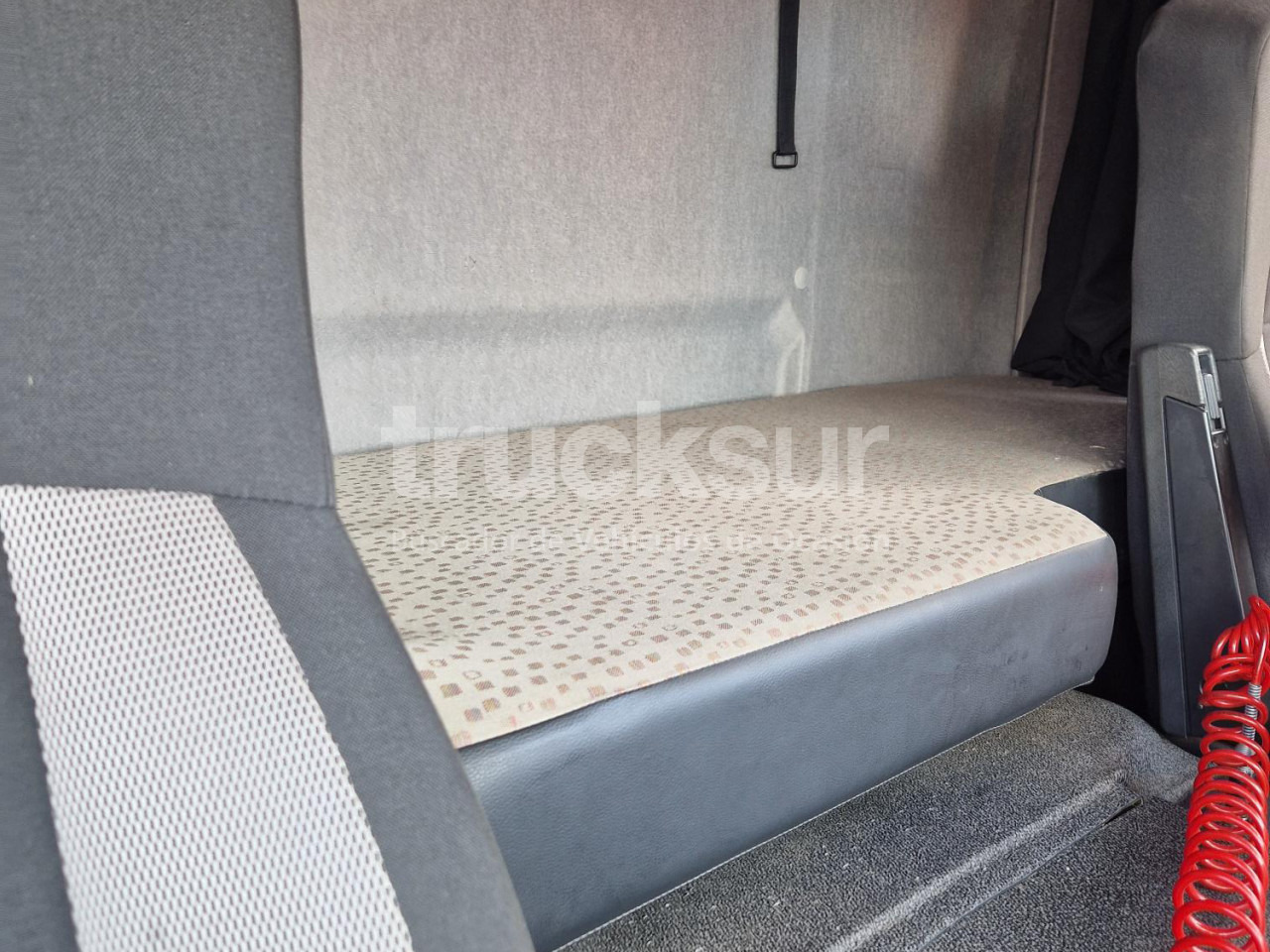 RENAULT D320.26 ejes 6x2*4 - Kapellbil: bilde 4 RENAULT D320.26 ejes 6x2*4 - Kapellbil: bilde 4