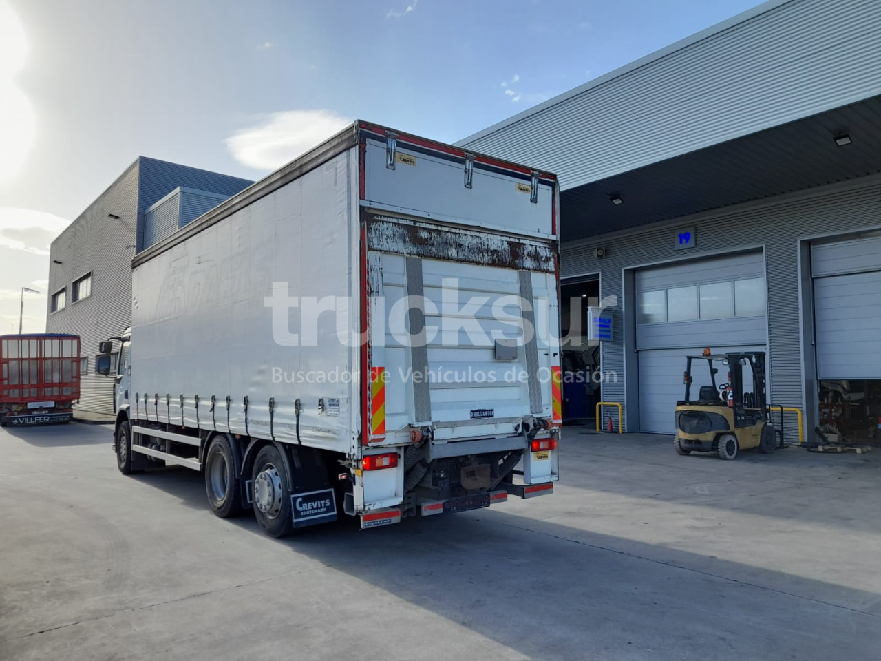 RENAULT D320.26 ejes 6x2*4 - Kapellbil: bilde 4 RENAULT D320.26 ejes 6x2*4 - Kapellbil: bilde 4