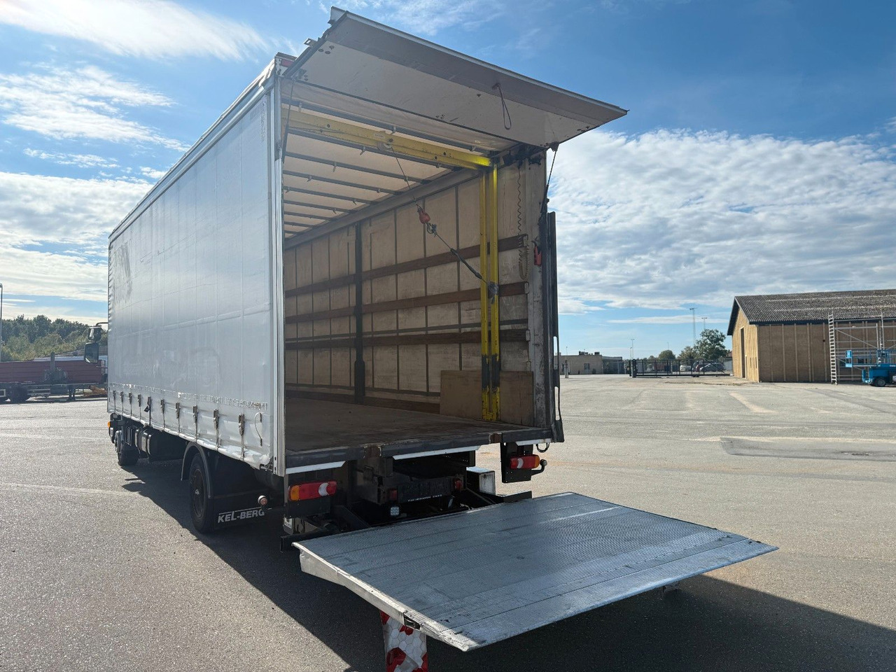 DAF LF 45 /220 4x2 Curtainsider and Taillift Euro 6 - Kapellbil: bilde 5 DAF LF 45 /220 4x2 Curtainsider and Taillift Euro 6 - Kapellbil: bilde 5