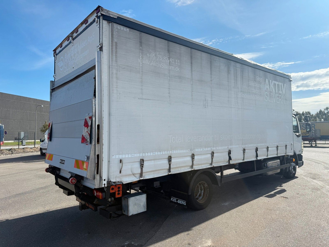 DAF LF 45 /220 4x2 Curtainsider and Taillift Euro 6 - Kapellbil: bilde 3 DAF LF 45 /220 4x2 Curtainsider and Taillift Euro 6 - Kapellbil: bilde 3