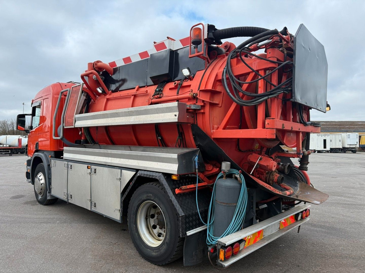 Scania P94/260 4x2 NZ SLS590 Kombi 8.400 l. - Vakuum lastebil: bilde 4 Scania P94/260 4x2 NZ SLS590 Kombi 8.400 l. - Vakuum lastebil: bilde 4