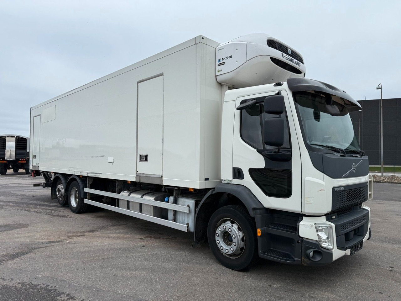 Volvo FE320 6x2*4 TK T1200-R Spectrum 9,80 m. koffer - Lastebil med kjøl: bilde 2 Volvo FE320 6x2*4 TK T1200-R Spectrum 9,80 m. koffer - Lastebil med kjøl: bilde 2