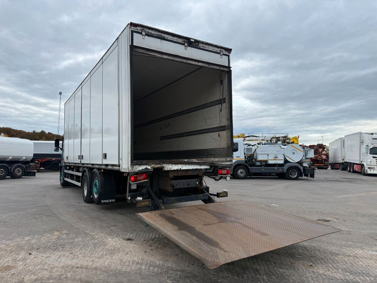 Volvo FM330 6x2*4 Carrier Supra 1050 Nordic - Lastebil med kjøl: bilde 5 Volvo FM330 6x2*4 Carrier Supra 1050 Nordic - Lastebil med kjøl: bilde 5