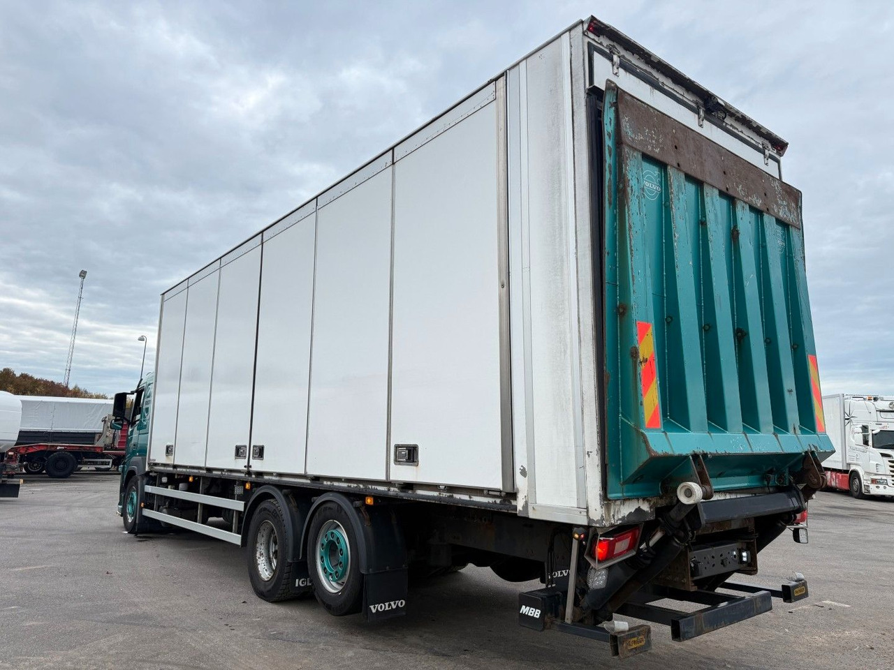 Volvo FM330 6x2*4 Carrier Supra 1050 Nordic - Lastebil med kjøl: bilde 4 Volvo FM330 6x2*4 Carrier Supra 1050 Nordic - Lastebil med kjøl: bilde 4