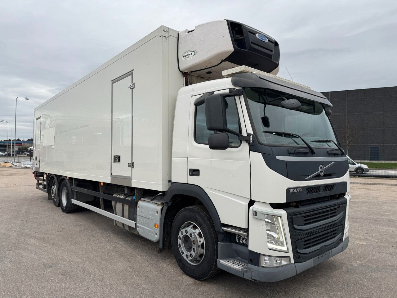 Volvo FM330 6x2*4 Carrier Supra 1250 Mt 9,9m (defekt f - Lastebil med kjøl: bilde 2 Volvo FM330 6x2*4 Carrier Supra 1250 Mt 9,9m (defekt f - Lastebil med kjøl: bilde 2
