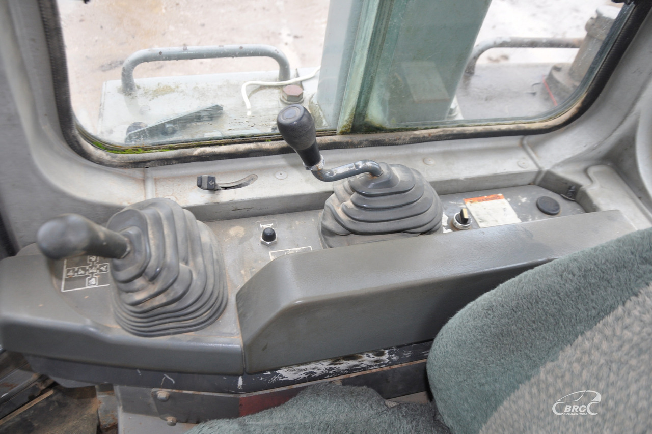 Bulldozer Komatsu D 155 AX: bilde 13 Bulldozer Komatsu D 155 AX: bilde 13