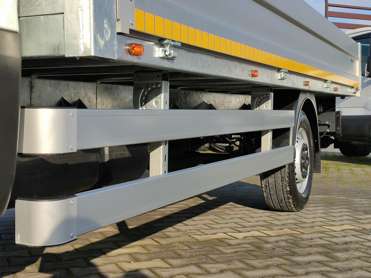 Varebil med plan Iveco Daily 35S16 V: bilde 6