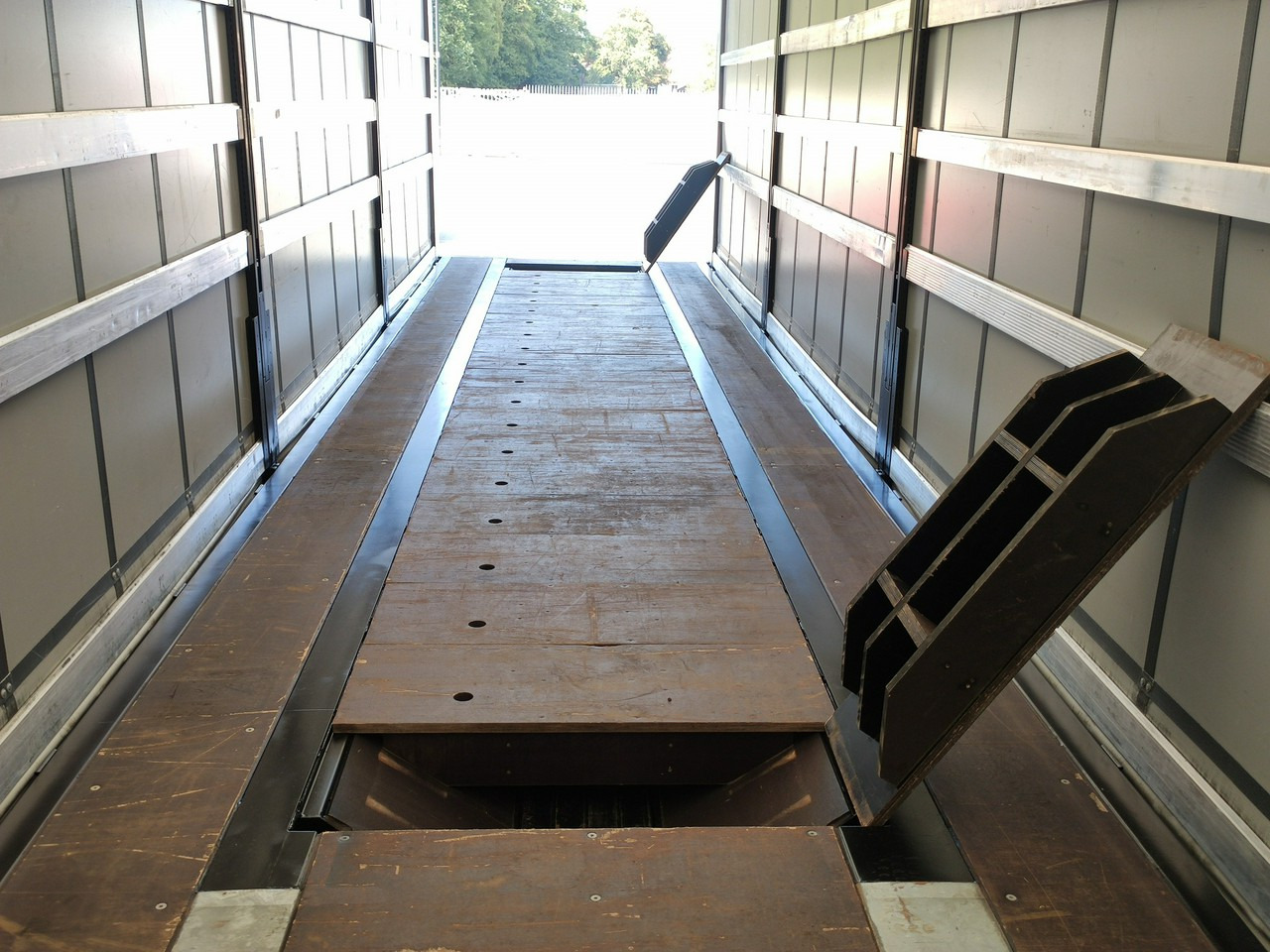 Gardintrailer Kogel Coil mulda 3 Osie SAF Dach i Boki Zsuwane: bilde 30 Gardintrailer Kogel Coil mulda 3 Osie SAF Dach i Boki Zsuwane: bilde 30