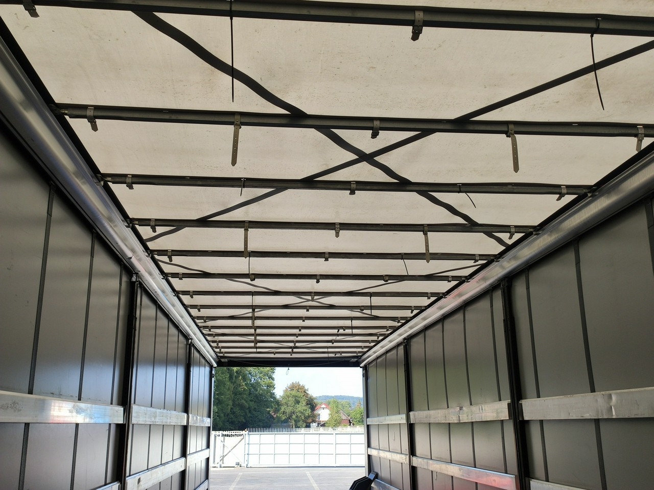 Gardintrailer Kogel Coil mulda 3 Osie SAF Dach i Boki Zsuwane: bilde 31 Gardintrailer Kogel Coil mulda 3 Osie SAF Dach i Boki Zsuwane: bilde 31