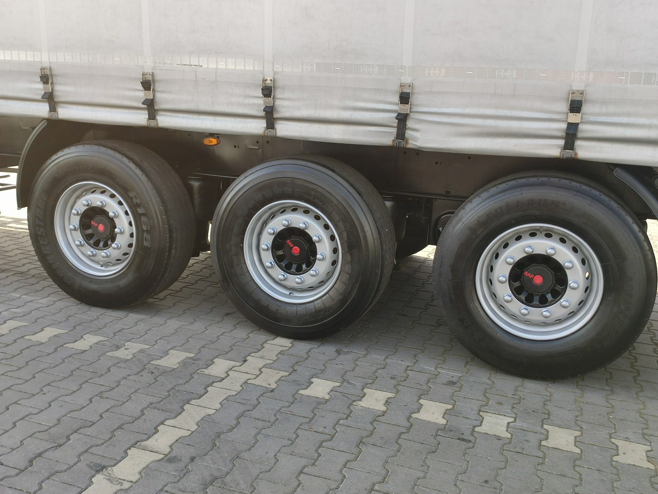 Gardintrailer Kogel Coil mulda 3 Osie SAF Dach i Boki Zsuwane: bilde 15 Gardintrailer Kogel Coil mulda 3 Osie SAF Dach i Boki Zsuwane: bilde 15
