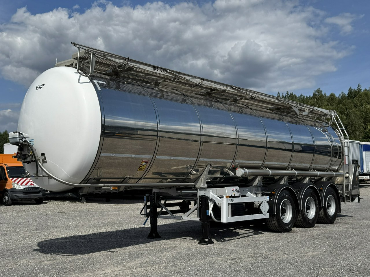 Lag Spożywcza Magyar Izolowana Webasto Pompa Elektryczna do Zrzutu - Tanksemi: bilde 4 Lag Spożywcza Magyar Izolowana Webasto Pompa Elektryczna do Zrzutu - Tanksemi: bilde 4