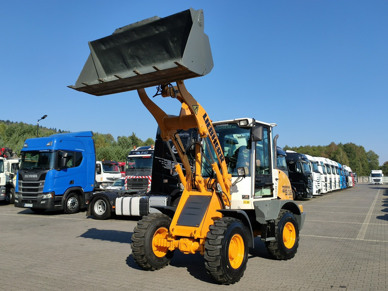 Liebherr L 506 STEREO Szybkozłącze / Łyżka Krokodyl + Widły Waga 6300kg - Minilaster: bilde 3 Liebherr L 506 STEREO Szybkozłącze / Łyżka Krokodyl + Widły Waga 6300kg - Minilaster: bilde 3