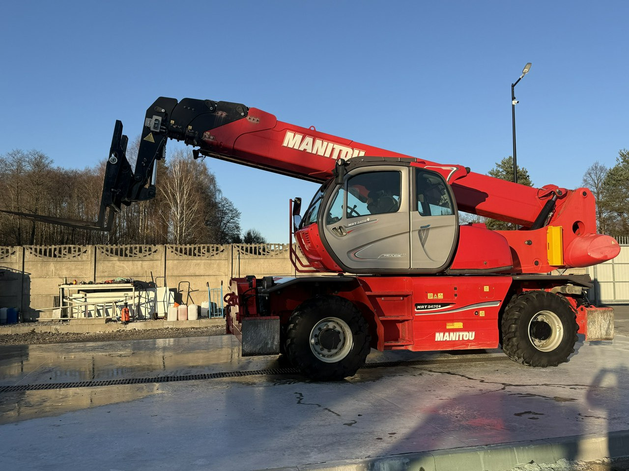 Manitou MRT 2470 + PRIVILEGE ST4 S1 ROTO Ładowarka Teleskopowa - Teleskoplastere: bilde 1 Manitou MRT 2470 + PRIVILEGE ST4 S1 ROTO Ładowarka Teleskopowa - Teleskoplastere: bilde 1