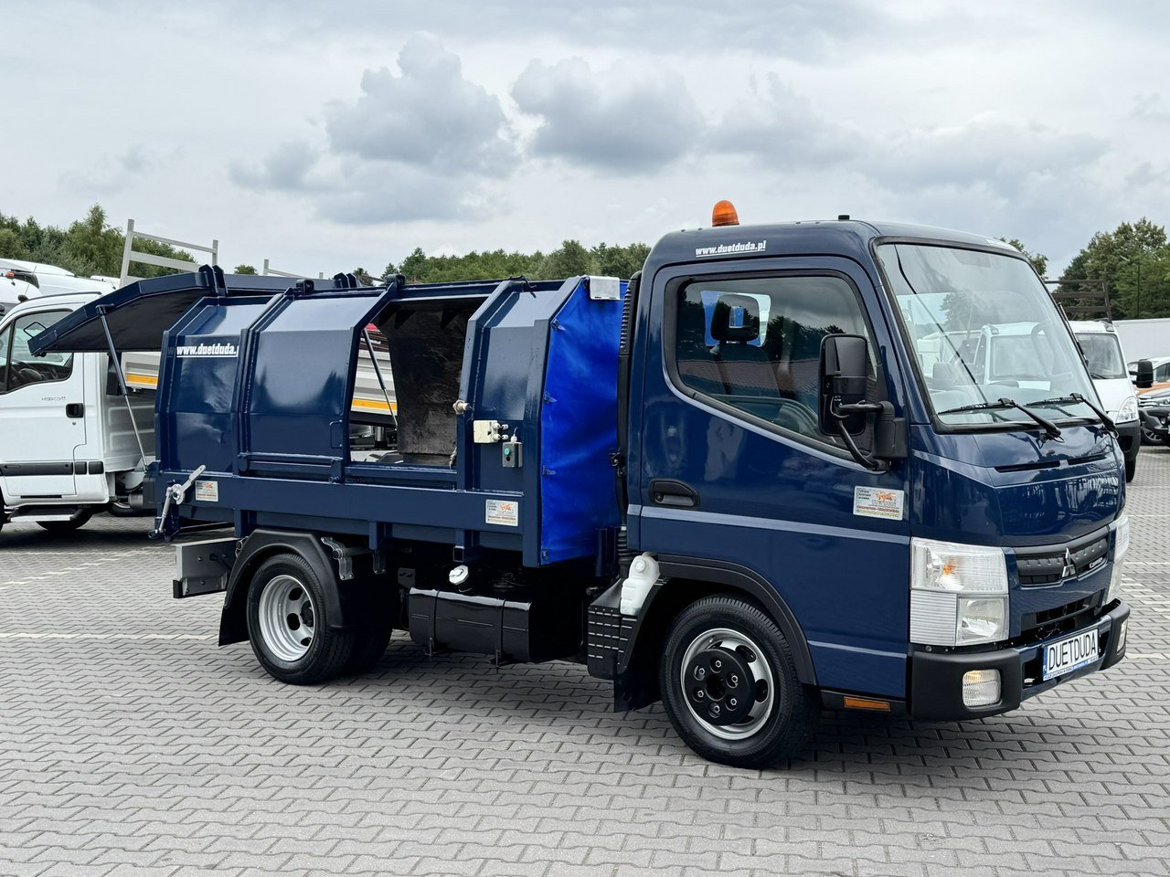 Mitsubishi Canter - Søppelbil: bilde 2 Mitsubishi Canter - Søppelbil: bilde 2