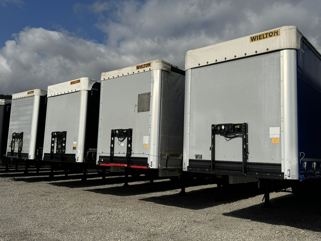 Wielton Standart Osie Saf Oś Podnoszona Super Stan - Gardintrailer: bilde 2 Wielton Standart Osie Saf Oś Podnoszona Super Stan - Gardintrailer: bilde 2