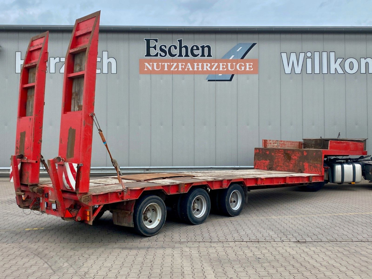 Bunge Tieflader| HU bis 02/2026*hydr. Rampen*Blatt*SAF - Lavloader semitrailer: bilde 4 Bunge Tieflader| HU bis 02/2026*hydr. Rampen*Blatt*SAF - Lavloader semitrailer: bilde 4