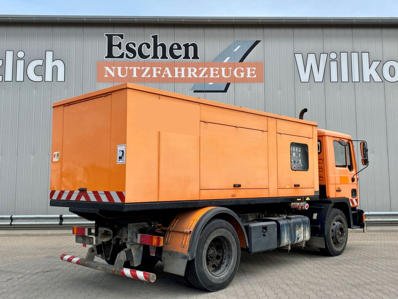 MAN 18.272 Polyma Stromaggregat/168kW | 3x Sitze*AHK - Lastebil: bilde 5 MAN 18.272 Polyma Stromaggregat/168kW | 3x Sitze*AHK - Lastebil: bilde 5