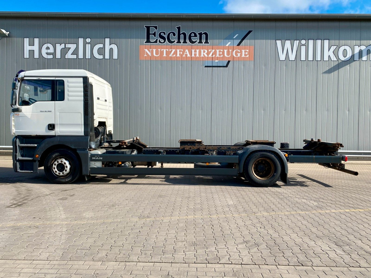 MAN TGA 18.350 LL Fahrschule*Driving school*5 Sitze MAN TGA 18.350 LL Fahrschule*Driving school*5 Sitze - Container-transport/ Vekselflak lastebil: bilde 2 MAN TGA 18.350 LL Fahrschule*Driving school*5 Sitze MAN TGA 18.350 LL Fahrschule*Driving school*5 Sitze - Container-transport/ Vekselflak lastebil: bilde 2