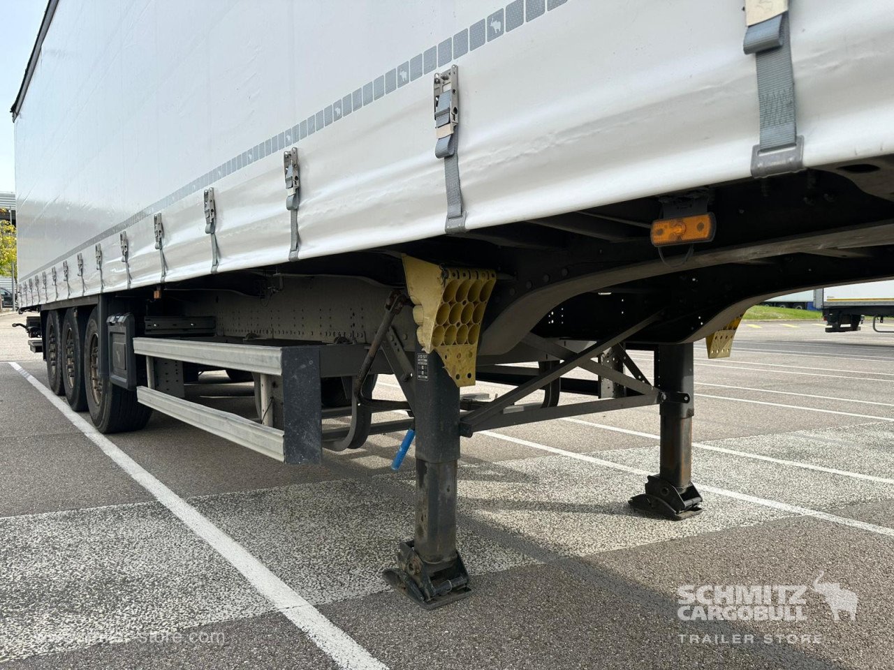 SCHMITZ Curtainsider Standard Taillift - Gardintrailer: bilde 3 SCHMITZ Curtainsider Standard Taillift - Gardintrailer: bilde 3