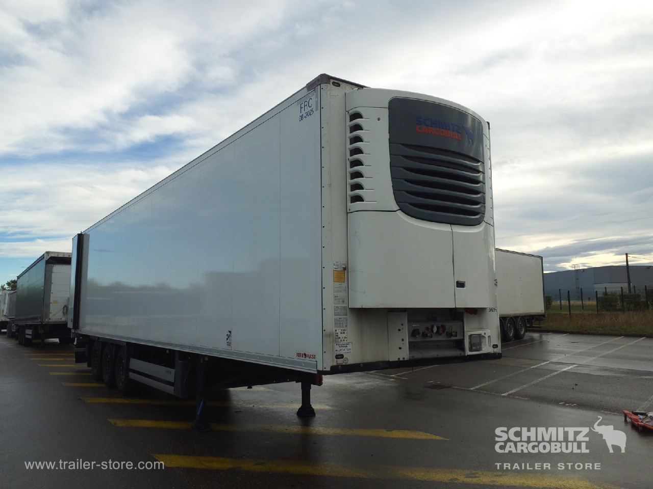 SCHMITZ Reefer Standard Taillift - Isotermisk semitrailer: bilde 1 SCHMITZ Reefer Standard Taillift - Isotermisk semitrailer: bilde 1