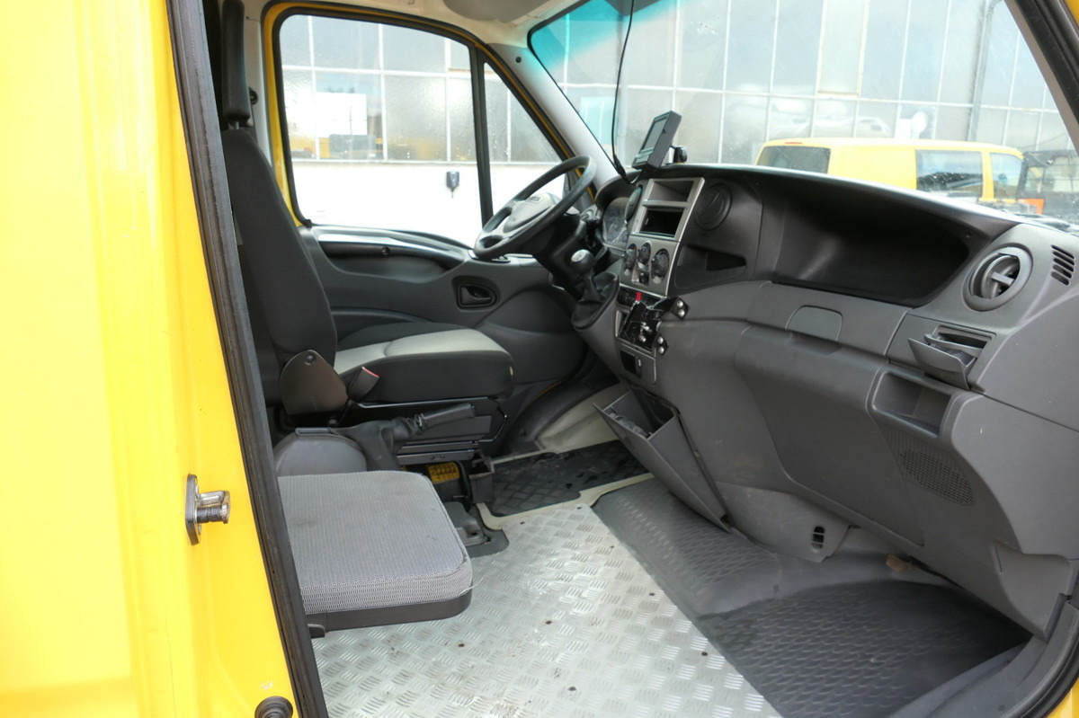 Interior photo 1: Varebil med skap IVECO Daily 35 S11 C30C AUTOMATIK KAMERA MAXI Regale D