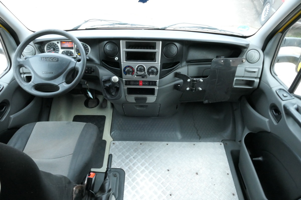 Interior photo 2: Varebil med skap IVECO Daily 35 S11 C30C AUTOMATIK KAMERA MAXI Regale L
